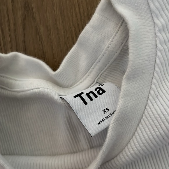 Aritzia TNA Tee - Picture 4 of 4